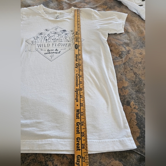 White Crew Neck Tee Wildflowers Sz. Medium 100% Cotton - Picture 4 of 7